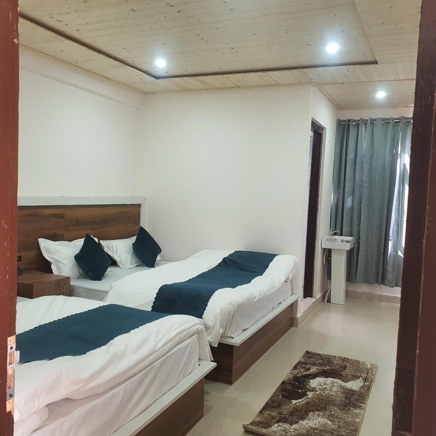 Hotel Geeta Badrinath Bagian luar foto